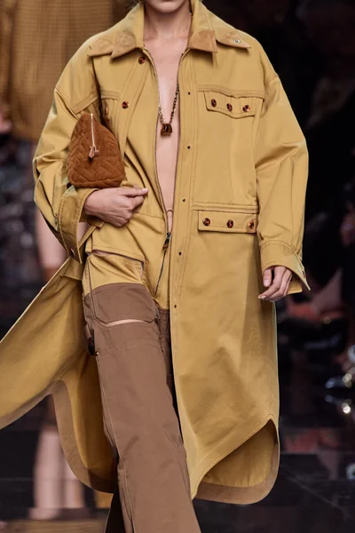 Look 37
